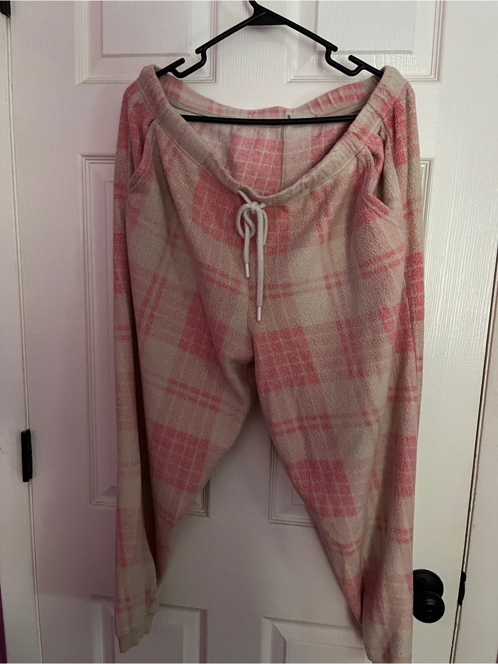 aerie Pink and Cream Plaid Fleece Joggers